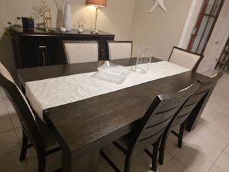Juego de mesa con extension y 6 sillas de City Furniture