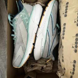 Women’s Shoes Diadora Mythos Blushield Volo 4