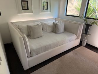 Restoration Hardware SLOANE Upholstered Full size Daybed + Optional Mattress (Like New)