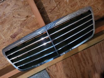 Mercedes Benz E class front grill