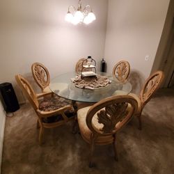 Dining Room with 6 chairs..