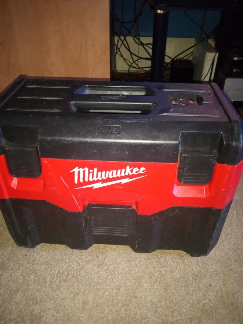 Milwaukee M18 Shop Vac 