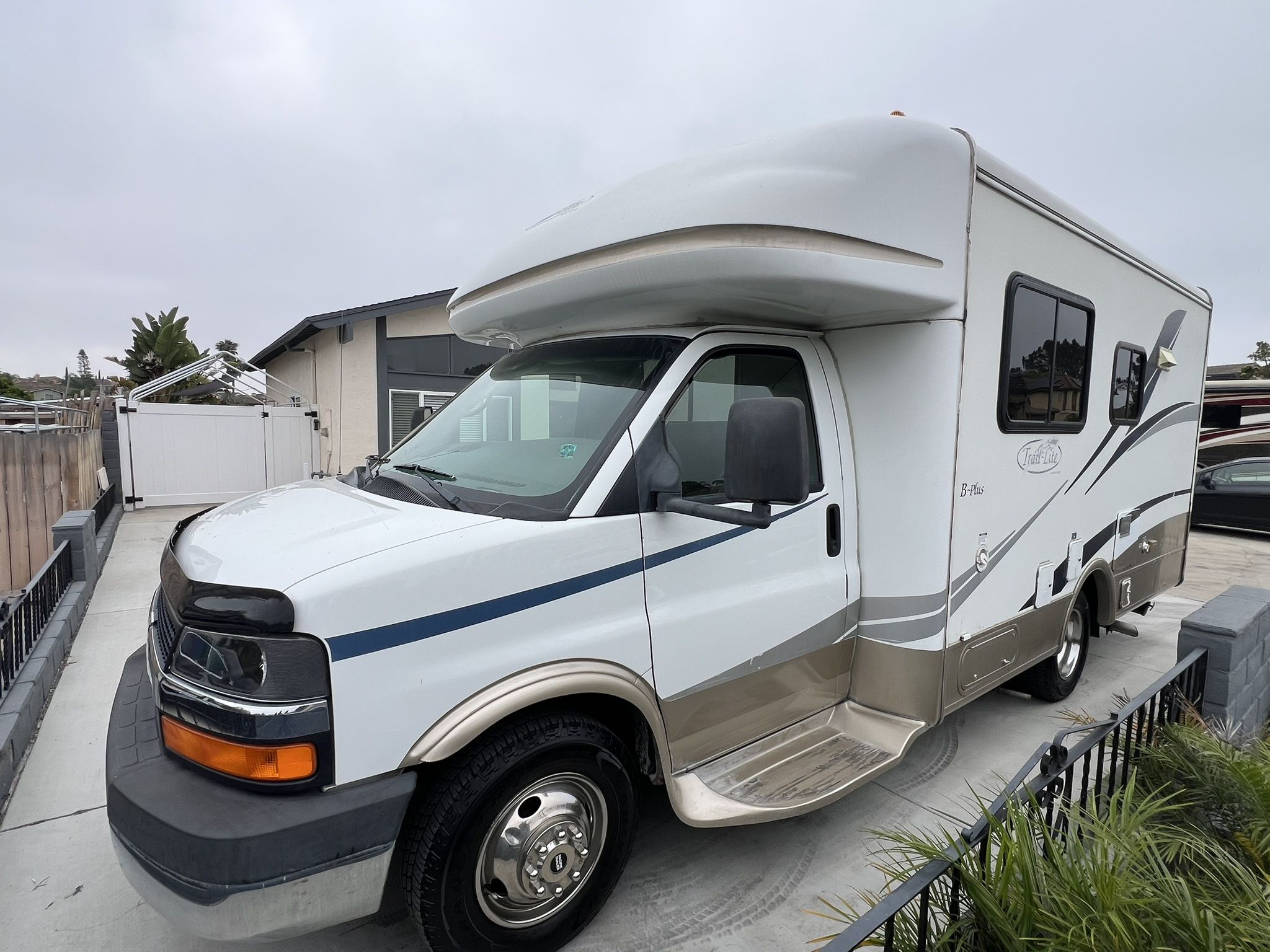 2005 Chevy Trail lite R Vision