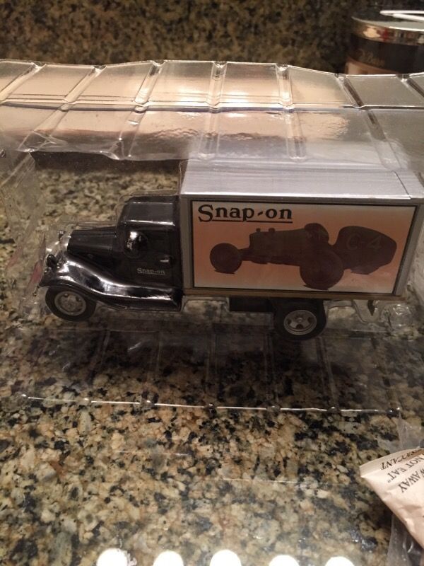 SNAP ON 1930 Benefiel Garage Diorama