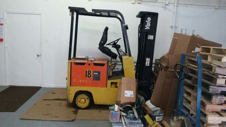 International forklift and batteries