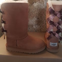 Ugg kid. chestnut Bailey. bow. 1 and 2