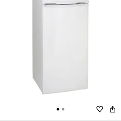 Apartment size refrigerator/freezer