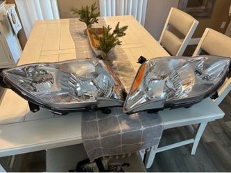 2006 to 2008 Toyota Avalon  headlights brand new still have box