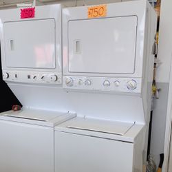 🔥Frigidaire Withe Washer And Gas Dryer Stackable 🔥