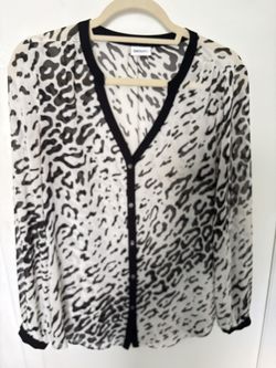 DKNY ANIMAL PRINT SHIRT  PREOWNED  EXCELLENT CONDITION  SIZE M