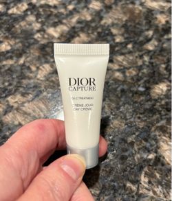 NEW DIOR CAPTURE DAY CRÈME $8!