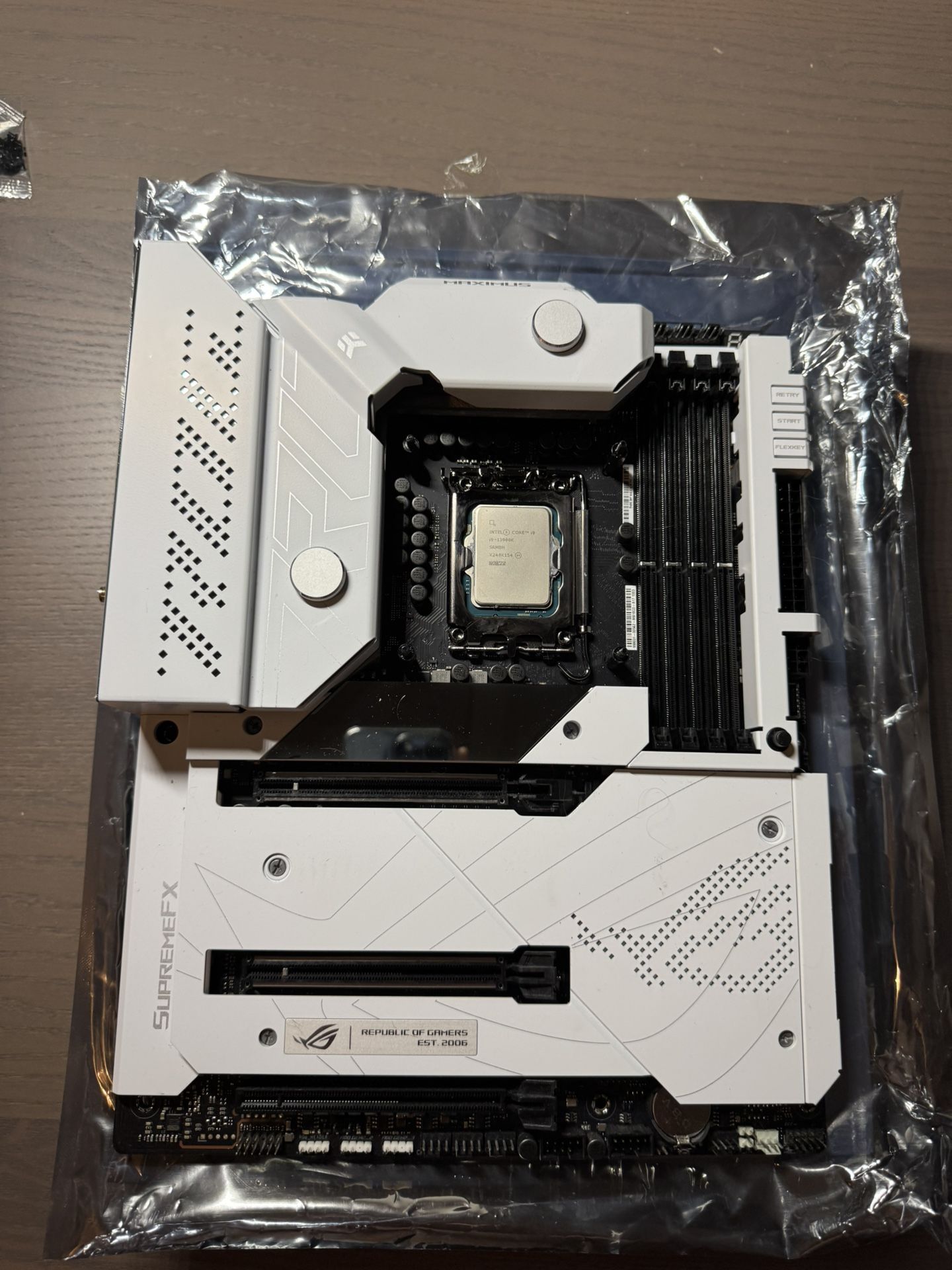 Asus Z690 ROG Maximus Formula DDR5 Motherboard / i9-13900k Intel cpu. Motherboard cpu combo!
