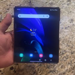 Samsung Z fold 2 256 $600