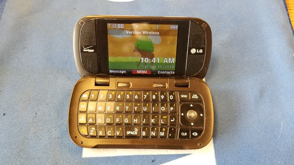 LG basic flip phone w Keyboard Verizon