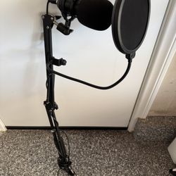 USB Microphone With Boom And Windscreen