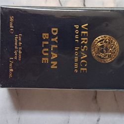 NEW & SEALED AUTHENTIC VERSACE DYLAN BLUE MEN'S COLOGNE SPRAY 30$