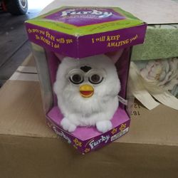 Vintage Furby inbox tiger electronics.
 Not opened.