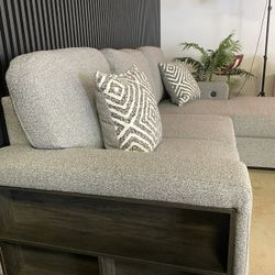 Modern Sectional Sofa w/ Storage Chaise + USB Charging (FREE LOCAL  DELIVERY 📦🚛) 