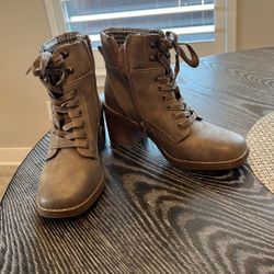 Like New!! Just Didn’t Wear!! Super Cool Jean Boots!! No Scuffs. Actually Honestly Wore Once!!