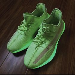 Yeezy 350 V2 GLO