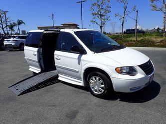 2005 Chrysler Town & Country