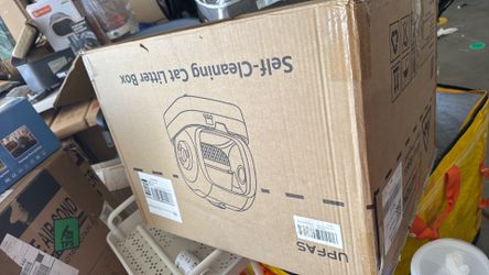 Self cleaning cat litter box