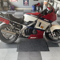 1986 Kawasaki GPZ600