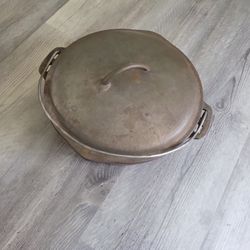 Vintage Cast Iron Dutch Oven No.8 10 5/8in 