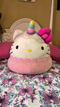 Hello Kitty Squishmallow