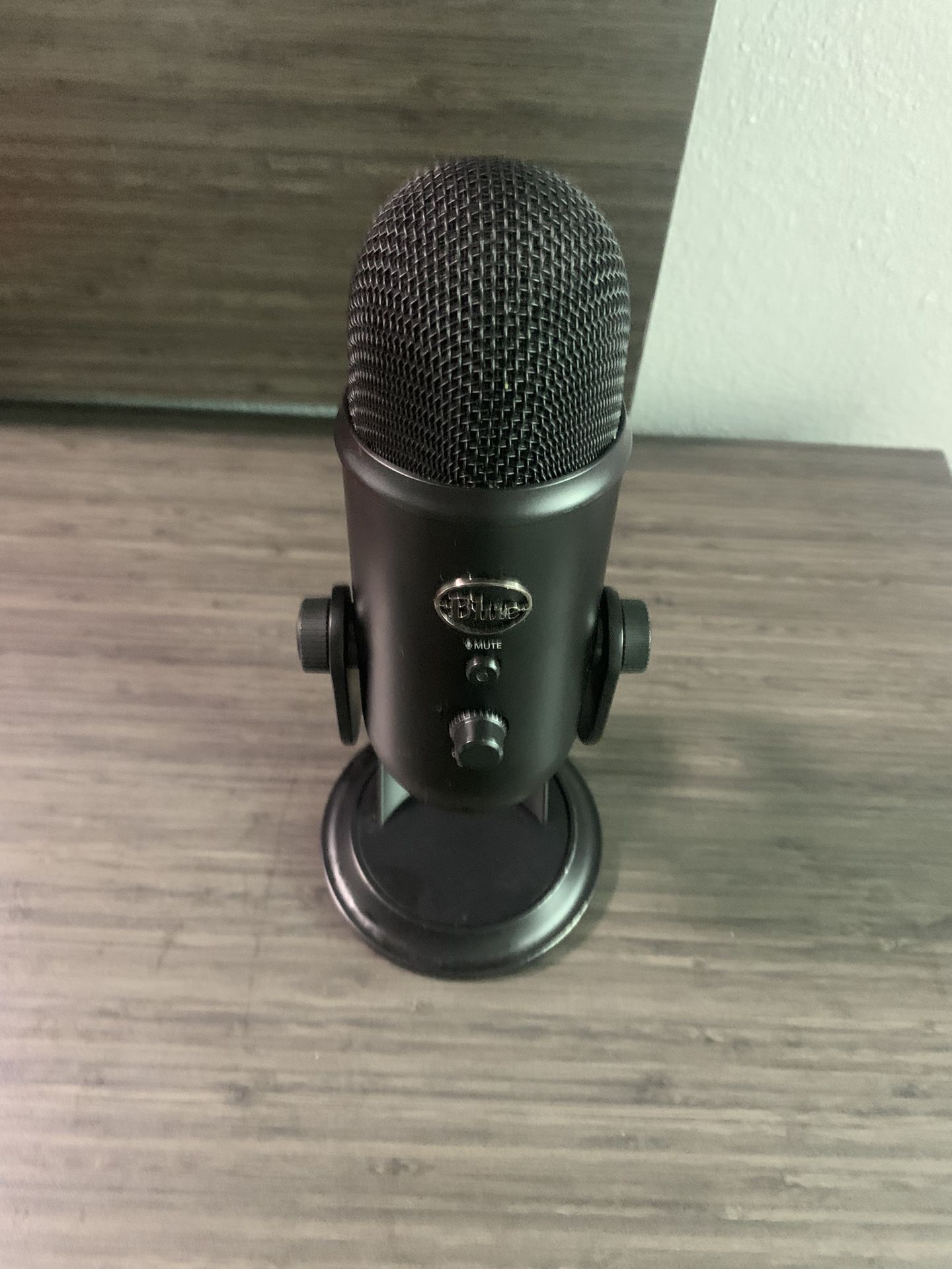 BlueYeti Microphone, Used Once, Deeply Cleaned, Very Cheap, Basically Brand New