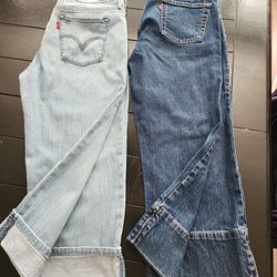 2 Pairs Size 8 Red Tab LEVI 515 Capris Exvellent Condition