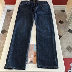 34x34 men’s Lucky brand 221 straight jeans