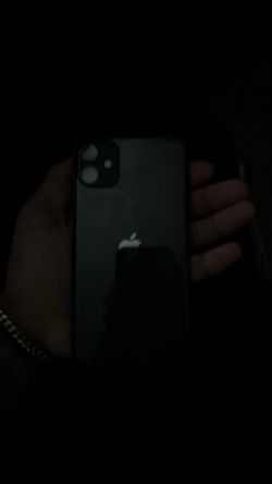 iPhone 11 64GB Comes with IPhone Fast Charger