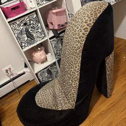 Leopard Diva Shoe Chair