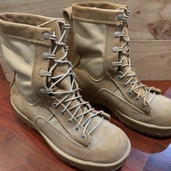 Military Surplus Wellco GoreTex Combat Boots, 7 W, Like New