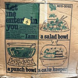 vintage  1978 Riekes Crisa Salad Bowl/ Punch Bowl/ Cake Keeper