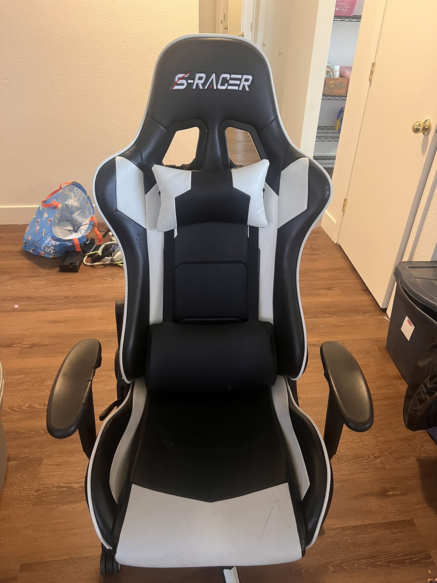 SRacer Gaming Chair for Sale in Lewis Mcchord, WA OfferUp