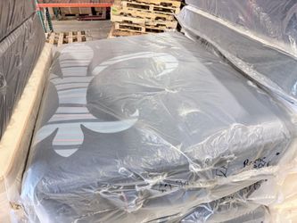 Queen mattress Stearns and foster reserve plush pillowtop