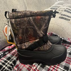 Boys Snow Boots Size 3y New With Tags 