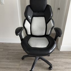 Office/Gamer Chair in Great Condition