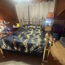 Queen size Bed + Mirror