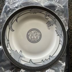Pristine 4 Piece Versace Plate Set