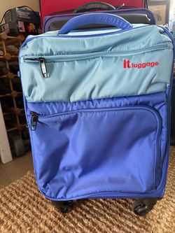 it Luggage Carry-On Spinner Suitcase