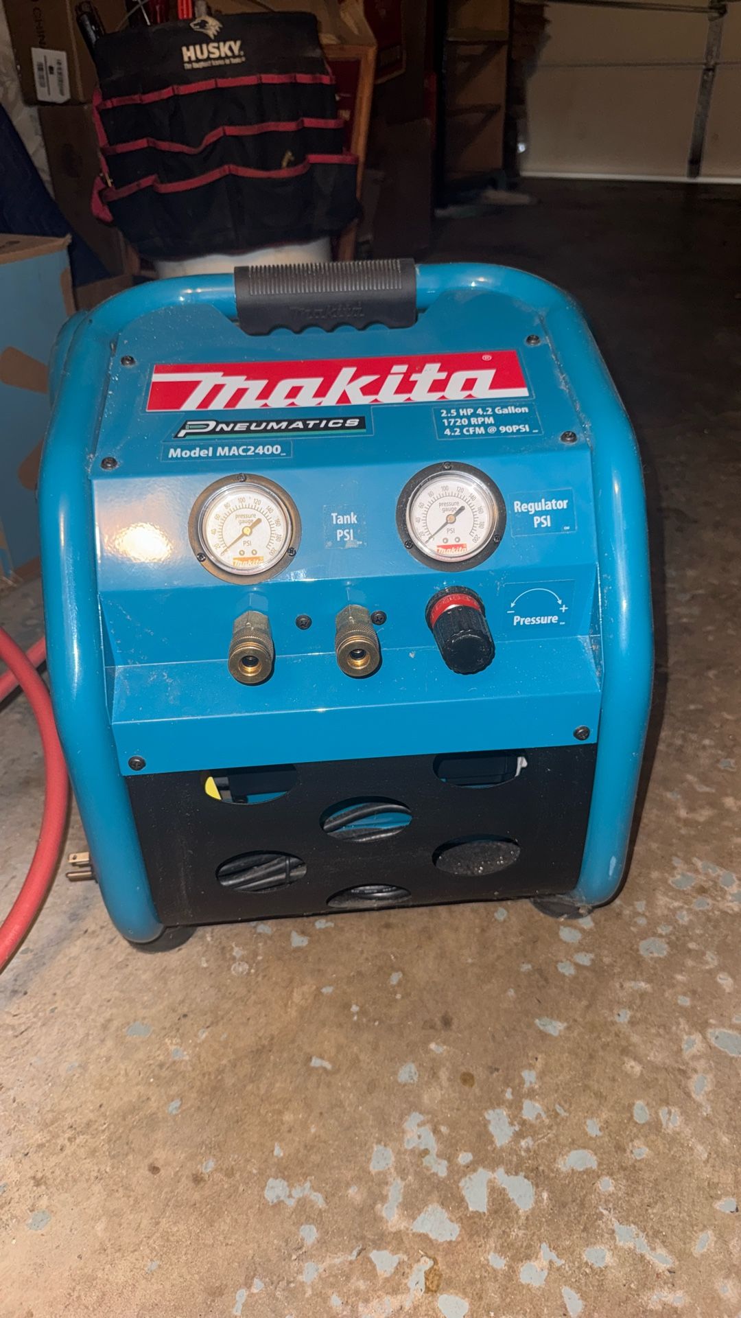 Makita 2.5 HP 4.2 Gallon Air Compressor With Hose
