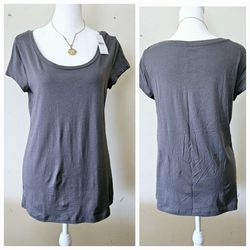Size Medium Ann Taylor Loft Grey Short-sleeved Crew Neck Women's Casual Summer Top Shirt. 60% Cotton, 40% Modal. New withTags!

Meausres 16" (32" Pit 