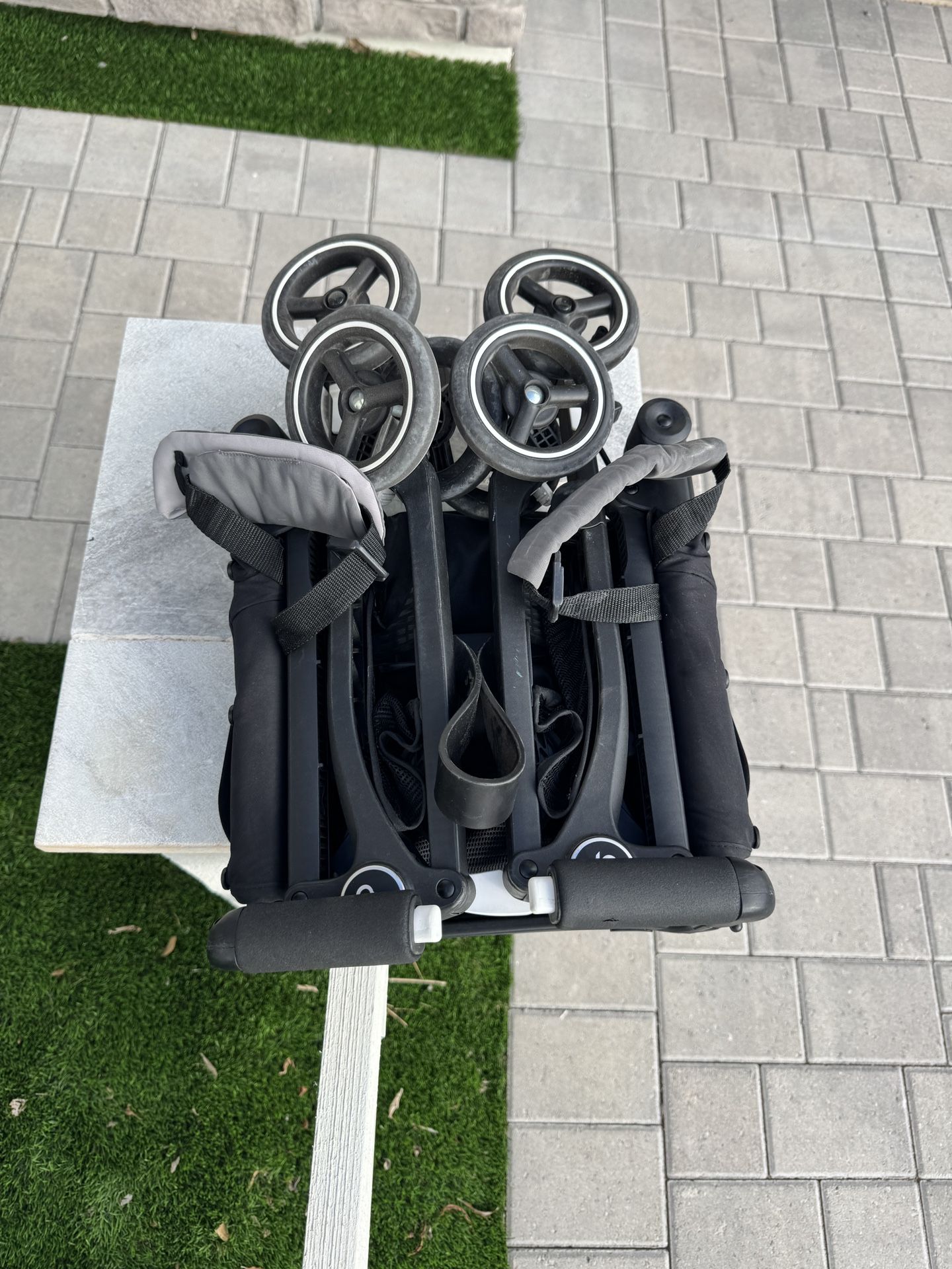 gb Pockit, Ultra Compact Lightweight Travel Stroller with Canopy and Reclining Seat in Black