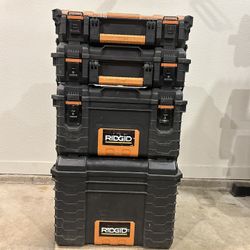 Ridgid Pack out Roll Around 