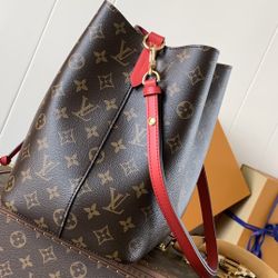Burgundy handbag(669)35