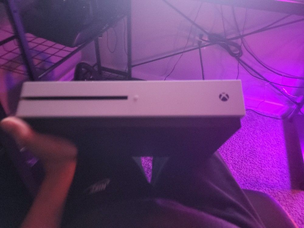 Perfect Condintion Xbox One S
