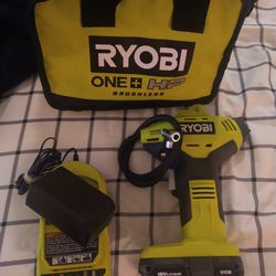 Ryobi Tire Inflator+1.5 Bat. Charger And Bag 